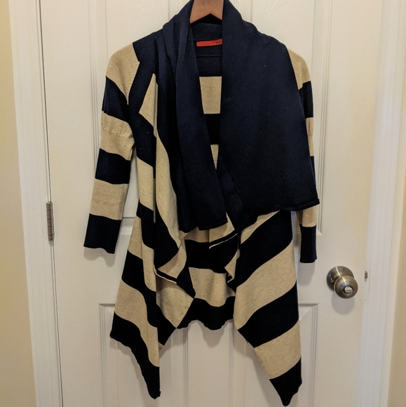 Flyaway Open Tunic Sweater by "Red" - Picture 2 of 8